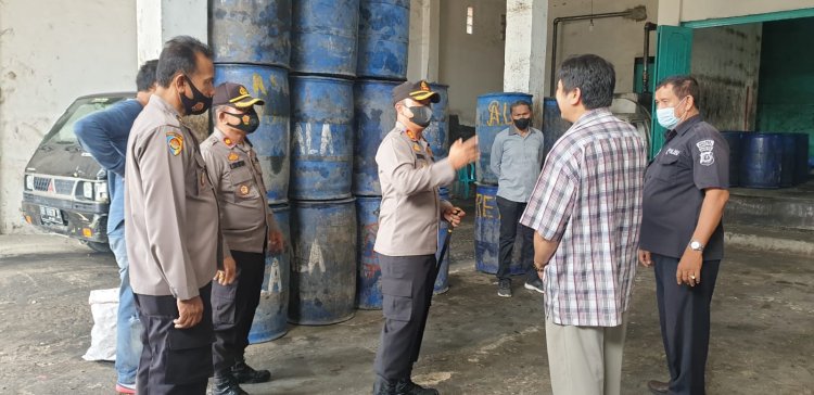 Atasi Kelangkaan, Kapolres Sibolga  Sidak Pedagang Minyak Goreng