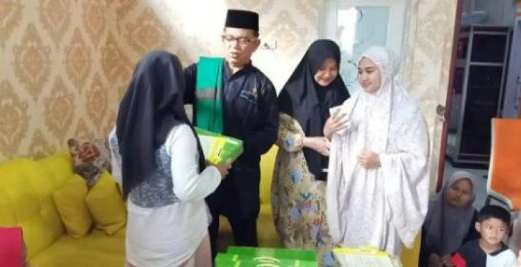 Ketua Golkar Sibolga, Salurkan Paket Lebaran Dan Santuni Anak Yatim 
