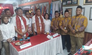 Ribuan massa Antar Pasangan FAHAM Ke KPU Sibolga, Fadhil : Kita Laksanakan Pemilu Damai Tanpa Ada Intervensi 